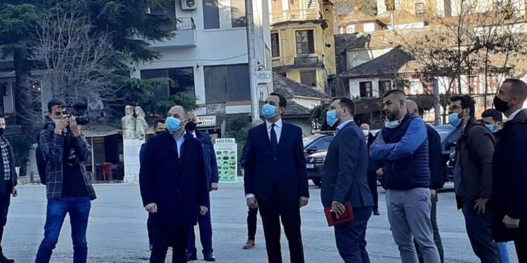 Thirrjet për Albin Kurtin nga Prishtina: Tërhiqu nga zgjedhjet e 25 prillit dhe prano ndihmën e Ramës, po dëmton marrëdhëniet me Shqipërinë