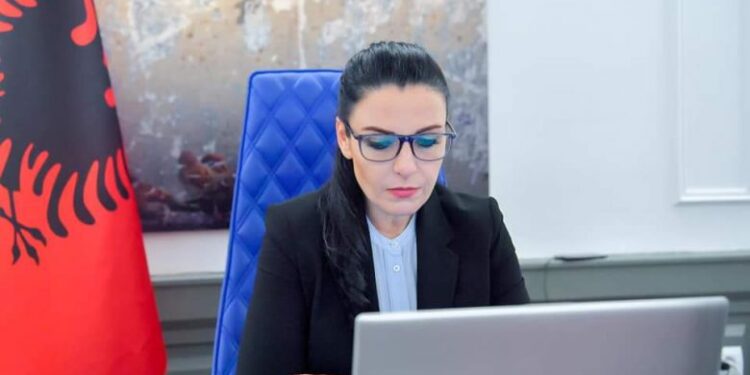 Ministria e Infrastrukturës nxjerr urdhrin që i njeh licencat e kontrollorëve të huaj