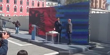 Perla e ditës! Basha ëndërron krybashkiak apo kryeministër”?!  Pasi firmosi se Teatri nuk do shembet, sot Basha firmos se do e ndërtojë të ri: Ato që firmos, i realizoj