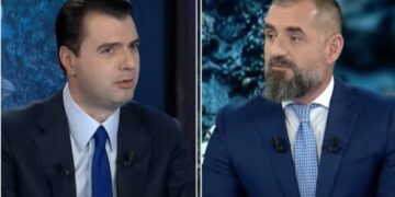 “Më shtrembërove deklaratën”/ Çim Peka “zihet” me Bashën: Ti s’të dëgjon në opozitë, mendo në qeveri