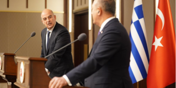 Mediat greke në ekstazë, pas “sherrit” Dendias-Çavusoglu në Ankara