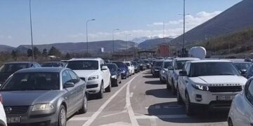 Pas heqjes së “traut” nga Albin Kurti, qytetarët e Kosovës dynden drejt Shqipërisë