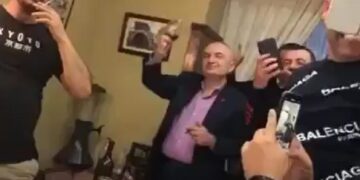 Meta flet si punonjës bordelloje: “Burra që turpërojnë edhe fjalën prostitutë”! Rama i jep përgjigjen e fortë : Kandidati më i ri në Vlorë, shpërndarsi i “kanaçeve” që rri natën skutave me subjekte të OFL-së
