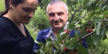Monika Kryemadhi në hall:  S’fle më me Metën, s’është më për atë “punë”! Berisha karizmatik dhe qëndrestar