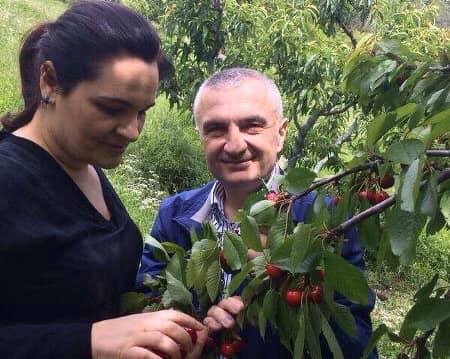 Monika Kryemadhi në hall: S’fle më me Metën, s’është më për atë “punë”! Berisha karizmatik dhe qëndrestar