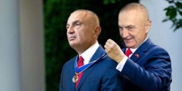 Meta i tregon “muskujt” Ramës në Vlorë me “këmborat” e presidencës, dekoron mundës, peshëngritës, bilardistë e pingpongistë: Ndihem i lumtur këtu
