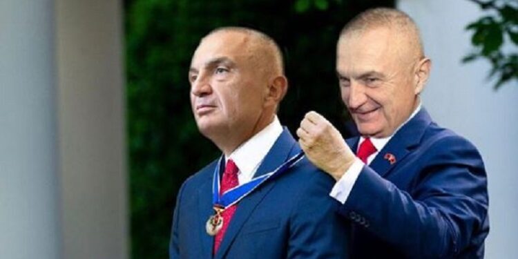Meta i tregon “muskujt” Ramës në Vlorë me “këmborat” e presidencës, dekoron mundës, peshëngritës, bilardistë e pingpongistë: Ndihem i lumtur këtu