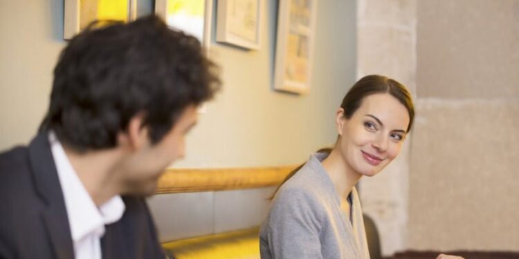 Aleati i Bashës, n/kryetari i Sali Shehut të tmerron pa pasur pushtet, imagjinoni çfarë ndodh nës këta vijnë vërtet në pushtet! I kërkon qytetares të bëhet e dashura e tij: Do të jesh drejtoreshë kur të vijmë në pushtet