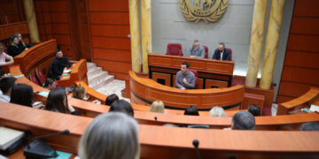 Astrit Patozi bëhet qesharak duke sulmuar Veliajn! Harron se Nishani dhe Meta nuk kanë lënë klloun pa dekoruar: Veliaj u kujtua të vlerësojë Sokol Olldashin dy javë përpara zgjedhjeve!