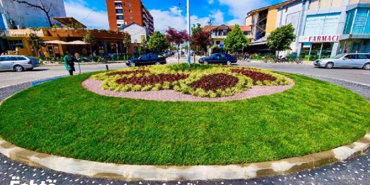 Nuk ka më ‘Bulevard Blu’ në Kamëz! Investimi në rrethrrotullimin qendror, Rakip Suli ‘zbret nga kali’ Xhelal Mziun
