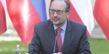 Ministri i Jashtëm austriak: Shqipëria e gatshme të çelë negociata në qershor, nuk ka arsye të ketë vonesa! BE nuk do t’u kthejë kurrizin, të tjera vaksina COVID do të vijnë