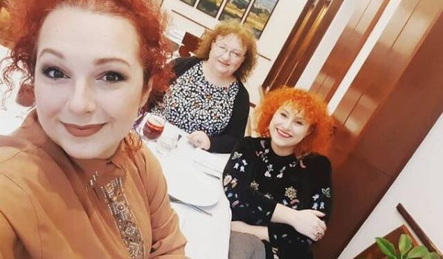 Dhimbje e madhe! Aktorja e njohur shqiptare në zi, pas babait, humb një tjetër njeri shumë të shtrenjtë për të