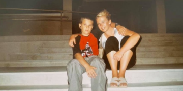 Tragjedi në familjen e ministres shqiptare! Mes dhimbjes së madhe njofton ndarjen nga jeta në moshë të re të nipit të saj: Na e këpute zemrën sot! (Foto)