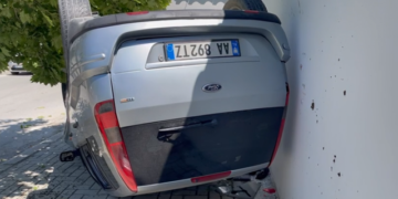 Aksident i frikshëm! Përmbyset makina në Vlorë: Shoferja del nga dritarja e tronditur