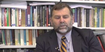 Shenasi Rama: Ja lidhjet e PD me Sigurimin e Shtetit, filmimi i mbledhjes në bodrum, Saliut po i del loja nga duart, kush e rrëmbeu medaljen e parë të Lëvizjes së Dhjetorit