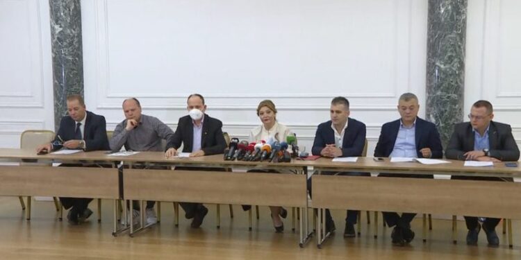 Grupi i Berishës në alarm nga bashkëqeverisja PD-PS, nisin sulmet e kërcënimet ndaj Bashës, statuti i PD u prish planet e shkarkimit