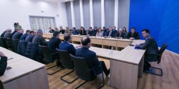 Përplasjet brenda PD, Këshilli Kombëtar dhe Kryesia në krah të Bashës: Ja si lideri demokrat pastroi partinë nga njerëzit e Berishës!