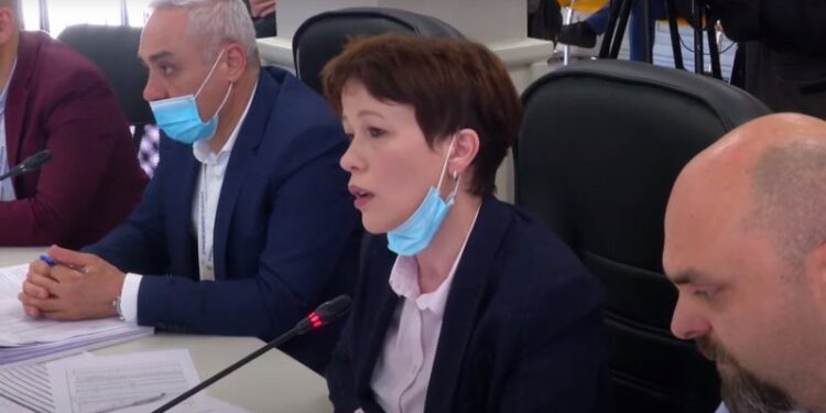 Dyshime për votim të dyfishtë dhe shenjat e gishtit për më shumë se 1 rast nga PD shashka!? Përfaqësuesja e PD në KQZ sqaron çfarë ka ndodhur: Podhuajse të gjithe rastet lidhen me operatorët dhe komisionerët