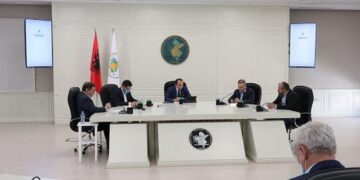 KAS rrëzon opozitën: Nuk ka rivotim në Gjirokastër dhe Berat! Shenjat në pajisjen elektronike të lëna nga operatorët