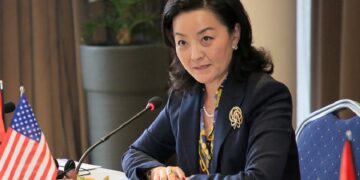 Yuri Kim bën lëvizjen e rëndësishme: Takohet me kryebashkiakun socialist në Vlorë Çfarë kanë diskutuar?