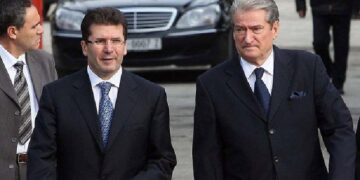 Ish-ambasadori në Washington lëshon ‘bombën’ për ish-ministrin e Sali Berishës: I rrezikshëm dhe i rrezikuar! E njëjta fytyrë që…