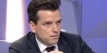 “Do të ishte vetëvrasje po të…” Agron Shehaj thumbon Bashën nga Vlora: Duhet të ndryshojmë lidershipin
