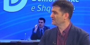 “Luli në rrezik”! Ish kreu i PD: Po bën si PPSH në ’90-91 kur kërkonte nga rrethet të ngrihen e të mbrojnë figurën e shqyer të shokut Enver