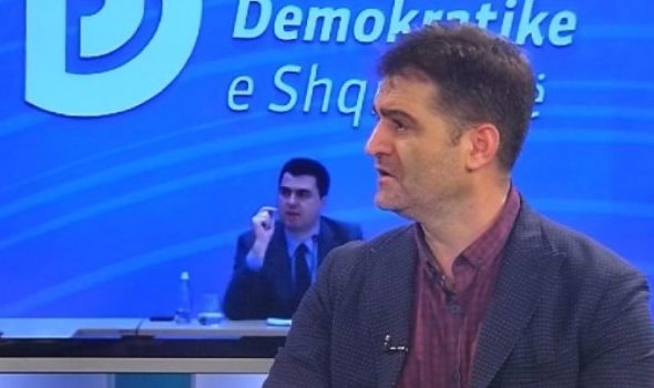 “Luli në rrezik”! Ish kreu i PD: Po bën si PPSH në ’90-91 kur kërkonte nga rrethet të ngrihen e të mbrojnë figurën e shqyer të shokut Enver