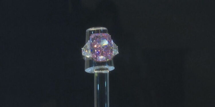 “Sakura” thyen rekordin, diamanti rozë shitet për çmimin marramendës