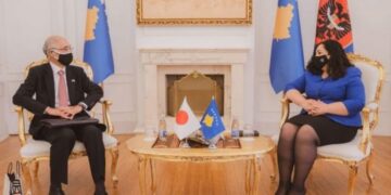 Çifti Vjosa-Albin përdorin Kosovën si çifligun e tyre! Rrefuzuan ndihmën e Shqipërisë për Bojkenin e Albinit, Vjosa i shtrin dorën Japonisë: Kemi nevojë të na ndihmoni që të tejkalojmë pandeminë
