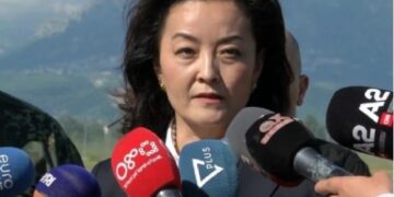 Defender 21/ Mbërrin avioni me 267 ushtarë amerikanë në Rinas, Ambasadorja Yuri Kim: SHBA ka investuar 35 mln dollarë! Stërvitja sjell punësime dhe rritje ekonomike në Shqipëri