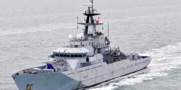 Tensione Francë-Britani, dërgohen luftanijet në kufi