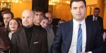 Lela i Çadrës së parë bën “lanet” Lulin: Basha ‘ngre Çadrën’ në PD! Ai si ‘viktimë’ dhe kundërshtarët si ‘të shitur’