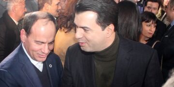 Sulmoi Bujar Nishanin, ish- deputeti i PD “dush të ftohtë” Bashës: Tipike komuniste, demokratët duhet të bëjnë “urraa” dhe të thërrasin “Basha! Basha! Basha!”