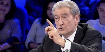 Berisha i di shqiptarët të “verbër”! Në 30 vite kam shtuar vetëm 34 metra shtëpi?! Po më gjetët pasuri të tjera, i’ua kam falur!