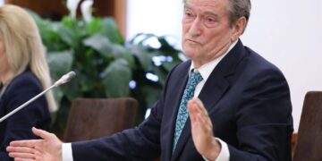 Gjyqi i Berishës kundër SHBA nuk ka si qëllim heqjen e statusit “non grata”, por azilin në Francë nëse i hapet “dosje” në Shqipëri