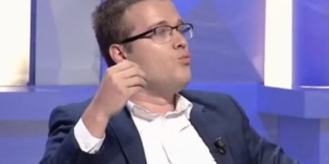 “Rasti i çuditshëm i drejtorit të Arkivave”: Edhe historian, edhe “martir” brenda një jave