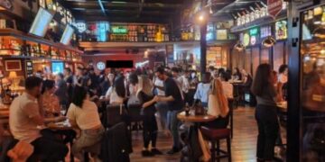 Jeta e natës në Tiranë edhe pas orës policore nuk ndalon