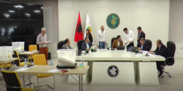 Debate në KAS, Rusmali kërkon numrin e votave të tjetërsuara: Keni raste konkrete? Avokati i PD: I kemi denoncuar, gjejini ju!