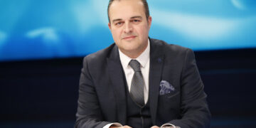 Çudira nga drejtësia  shqiptare: Nën hetim për korrupsion që kap miliardin, por Edvin Prifti do t’ju japë mësim studentëve