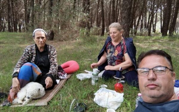 Fotoja e fundit e 3 viktimave nga Kosova: “Jemi në pyll, po mbledhim kërpudha”! Familjari rrëfen se si humbi nënën, vëllain dhe kunatën nga helmimi