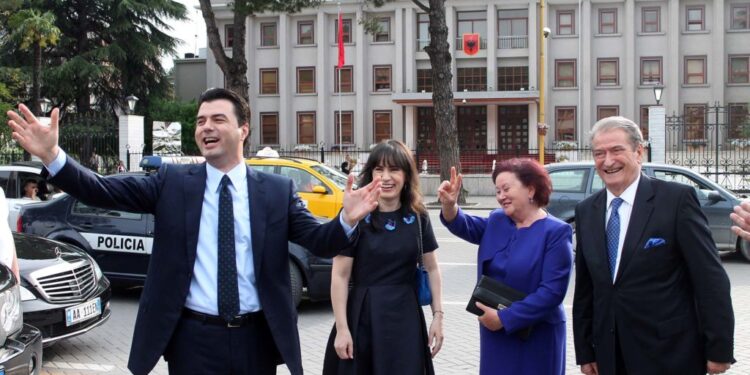 Ndëshkimi i Berishës: PD fshin nga fjalori politik, fjalët “non grata” dhe “listë e zezë”