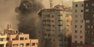 Izraeli rrëzon ndërtesën ku kishte zyrat Associated Press