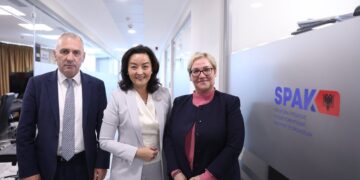 Po u vjen fundi zullumqarëve që mbroheshin nga padrejtësia, Yuri Kim takon krerët e SPAK dhe BKH: Askush nuk është mbi ligjin