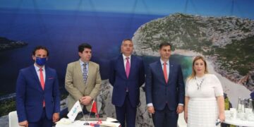 Klosi pas takimit me homologun grek: Greqia do të jetë e hapur për turistët shqiptarë këtë sezon