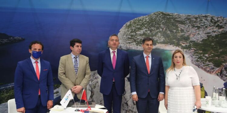 Klosi pas takimit me homologun grek: Greqia do të jetë e hapur për turistët shqiptarë këtë sezon