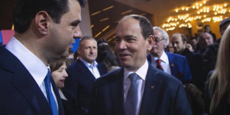 Bujar Nishani thumbon Bashën dhe shpurën e tij: Në PD janë komod disa persona që bëjnë biznes me qeverinë