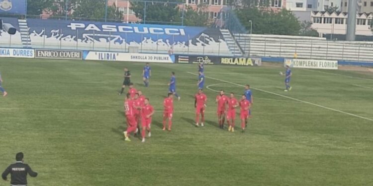 Partizani fiton supersfidën e titullit. Laçi trondit Tiranën, Vllaznia nuk dorëzohet