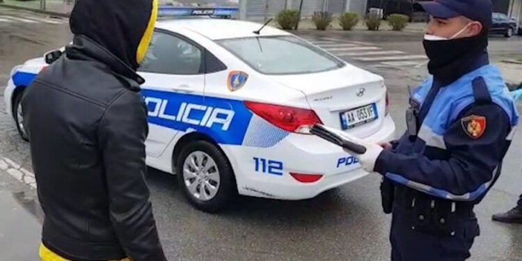 Ndryshojnë penalitetet për drejtuesit e mjeteve pas lehtësimit të masave antikovid: Pezullohet patenta kush shkel orën policore dhe gjobë