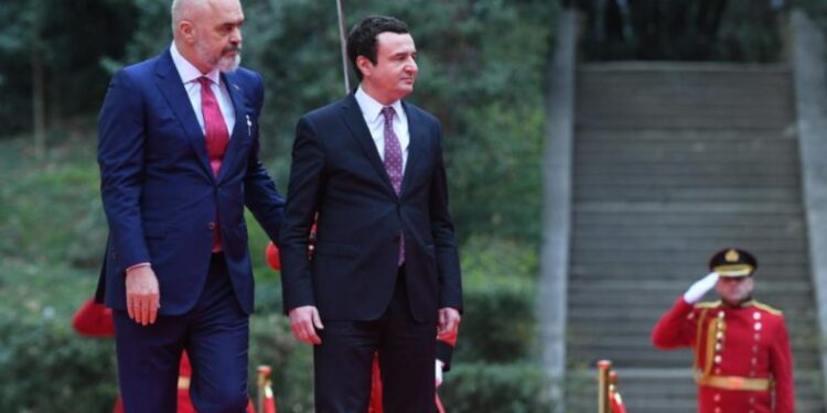 ANALIZA: Si po rrezikon marrëdhëniet Kosovë-Shqipëri, Albin Kurti me marrëzinë e tij për të rivalizuar Edi Ramën